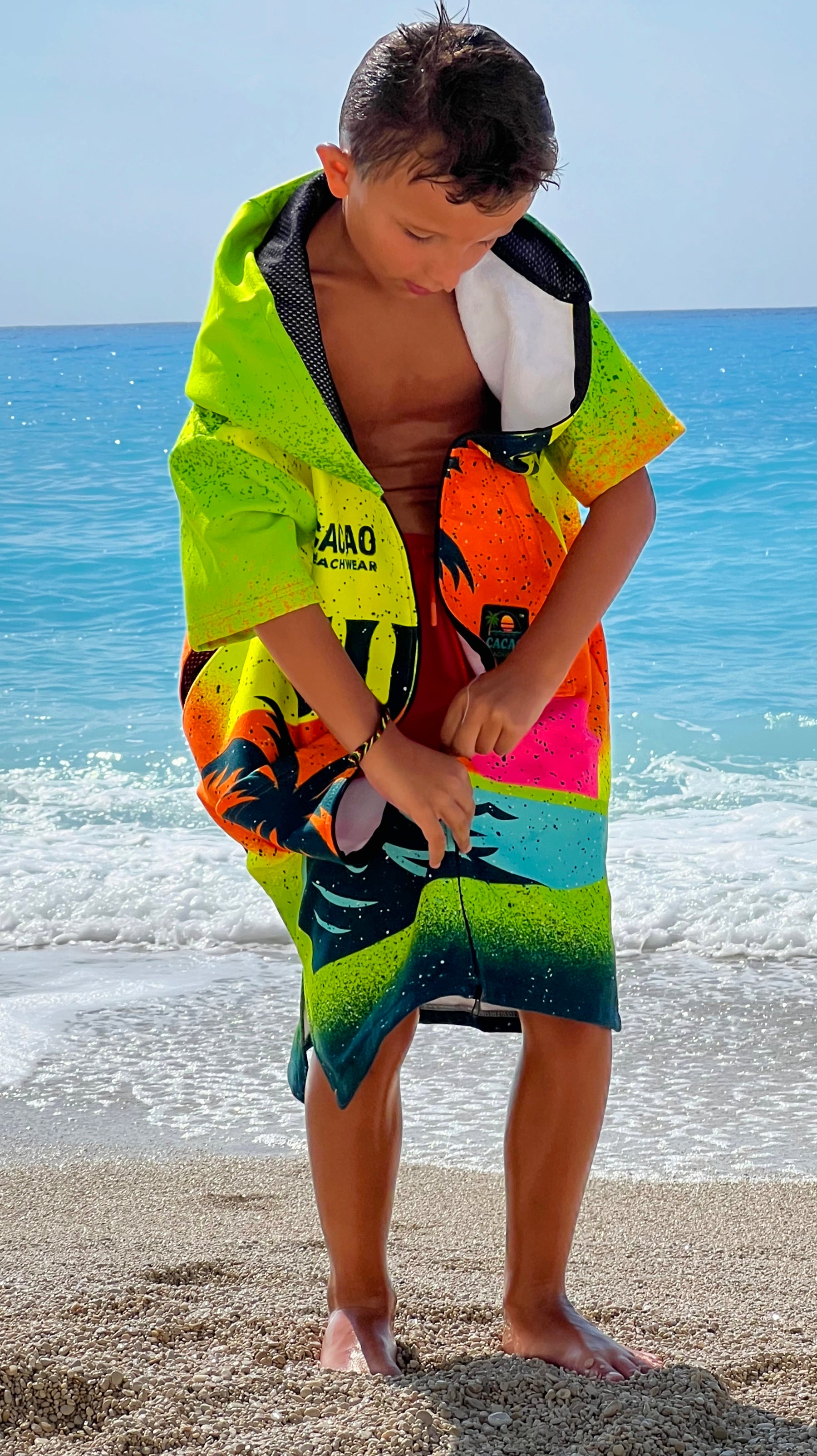 Παιδική πετσέτα θαλάσσης Surf Vibe με κουκούλα, φερμουάρ και τσέπες – CACAO Beachwear™