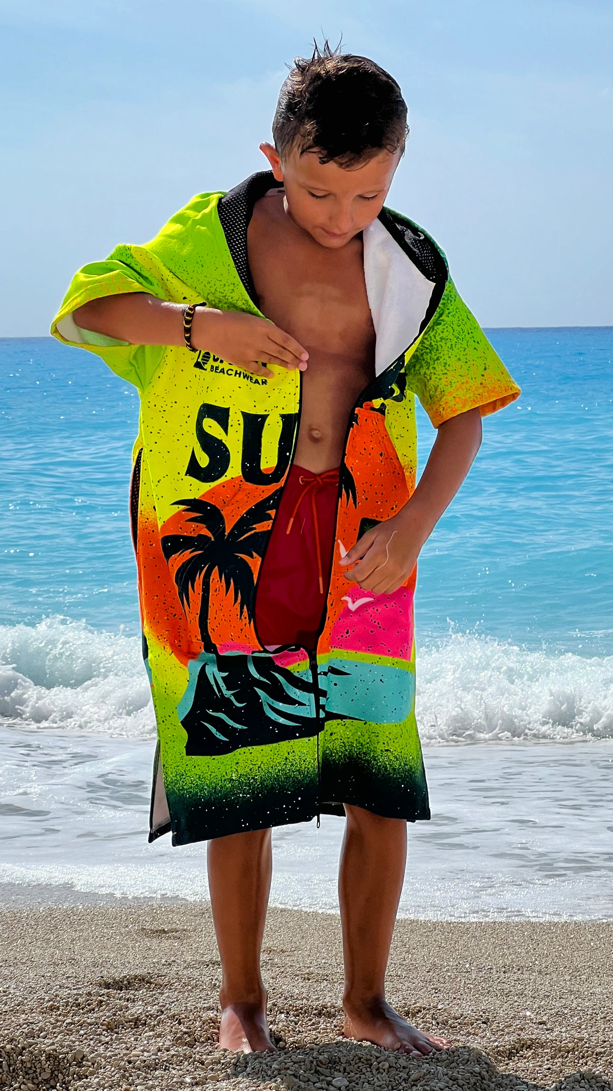 Παιδική πετσέτα θαλάσσης Surf Vibe με κουκούλα, φερμουάρ και τσέπες – CACAO Beachwear™