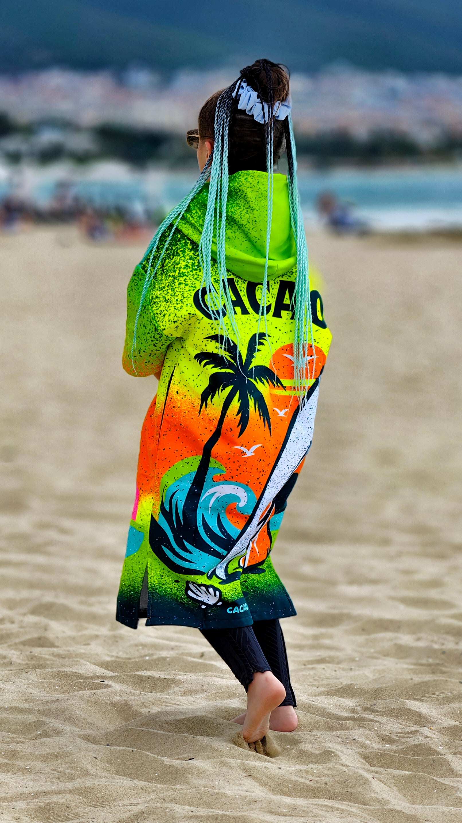 Παιδική πετσέτα θαλάσσης Surf Vibe με κουκούλα, φερμουάρ και τσέπες – CACAO Beachwear™