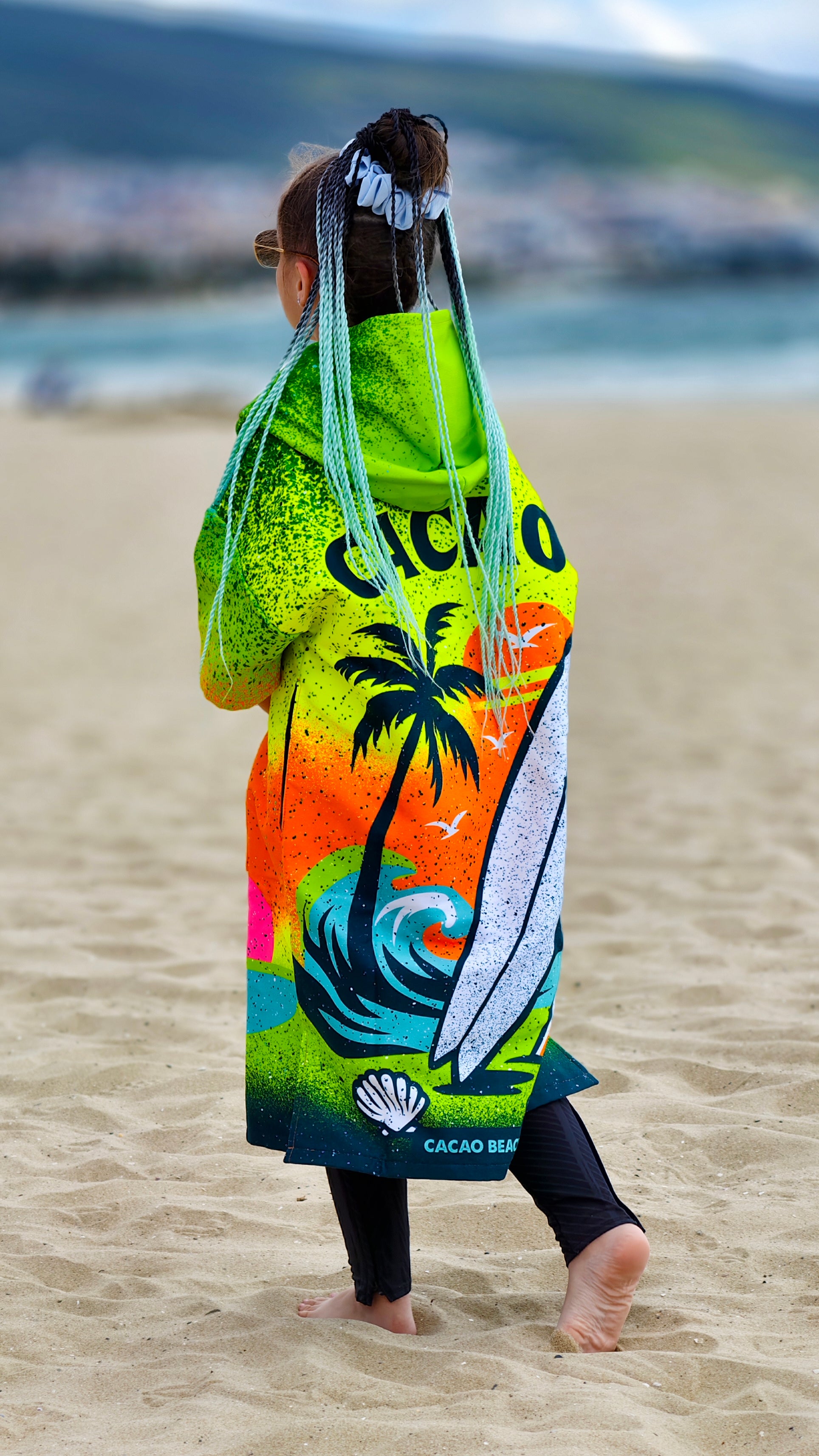 Παιδική πετσέτα θαλάσσης Surf Vibe με κουκούλα, φερμουάρ και τσέπες – CACAO Beachwear™