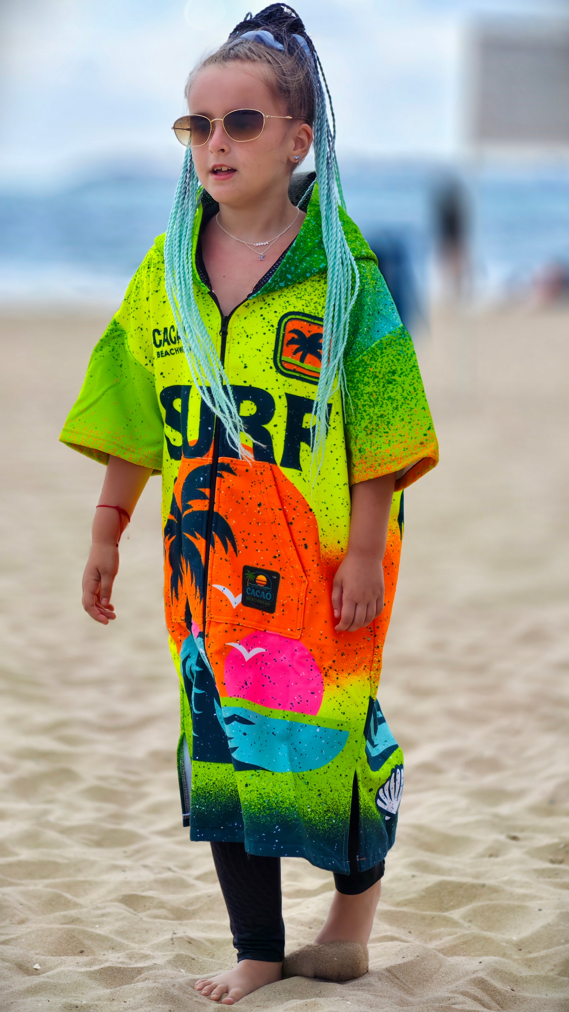 Παιδική πετσέτα θαλάσσης Surf Vibe με κουκούλα, φερμουάρ και τσέπες – CACAO Beachwear™