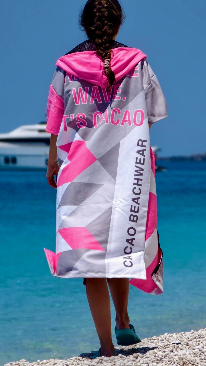 Γυναικεία πόντσο θαλάσσης Solar Vibes Pink NanoDry Ultra™ πετσέτα με κουκούλα, φερμουάρ και τσέπες – CACAO Beachwear™
