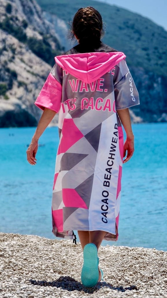 Γυναικεία πόντσο θαλάσσης Solar Vibes Pink NanoDry Ultra™ πετσέτα με κουκούλα, φερμουάρ και τσέπες – CACAO Beachwear™