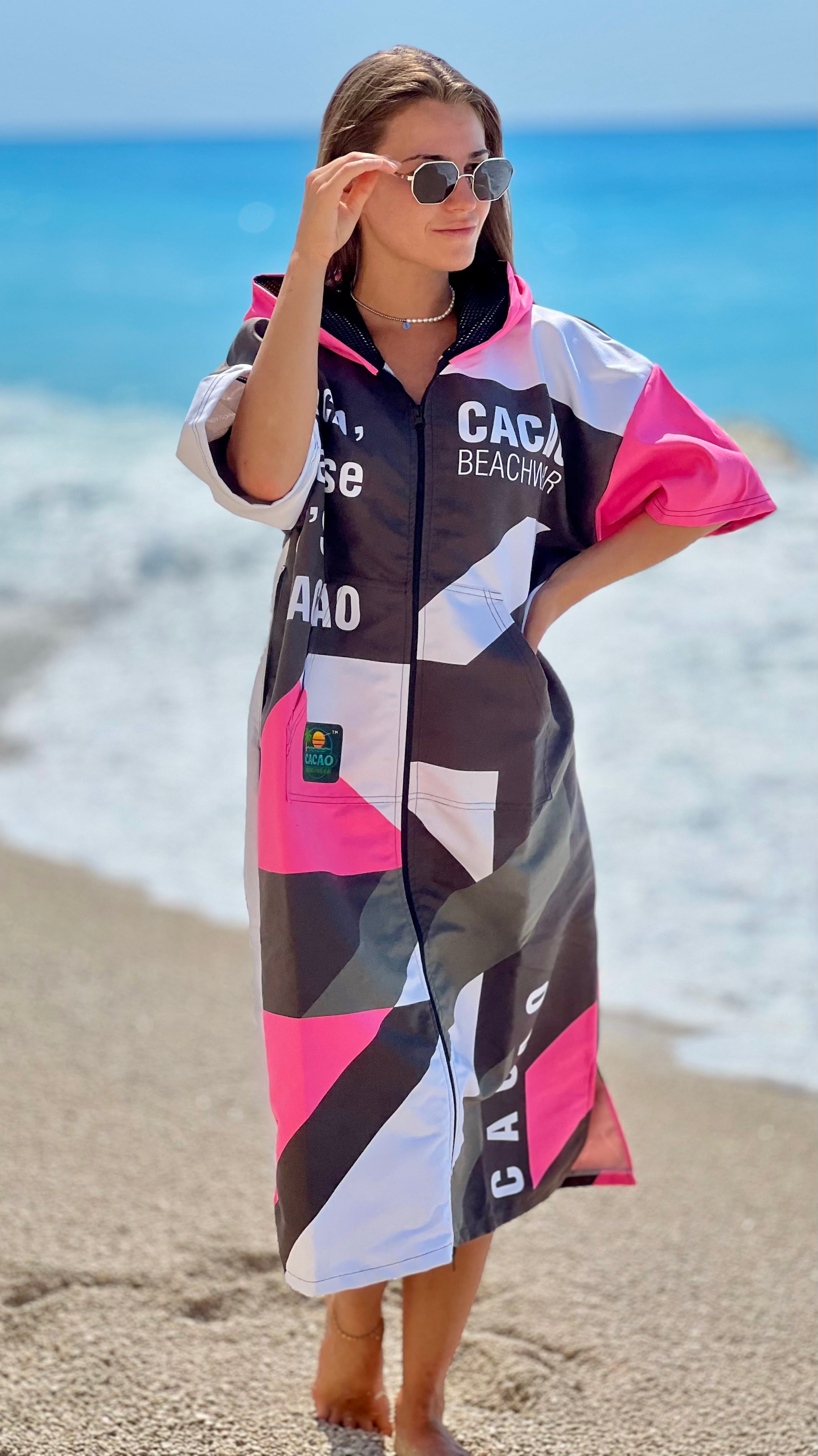 Γυναικεία πόντσο θαλάσσης Solar Vibes Pink NanoDry Ultra™ πετσέτα με κουκούλα, φερμουάρ και τσέπες – CACAO Beachwear™