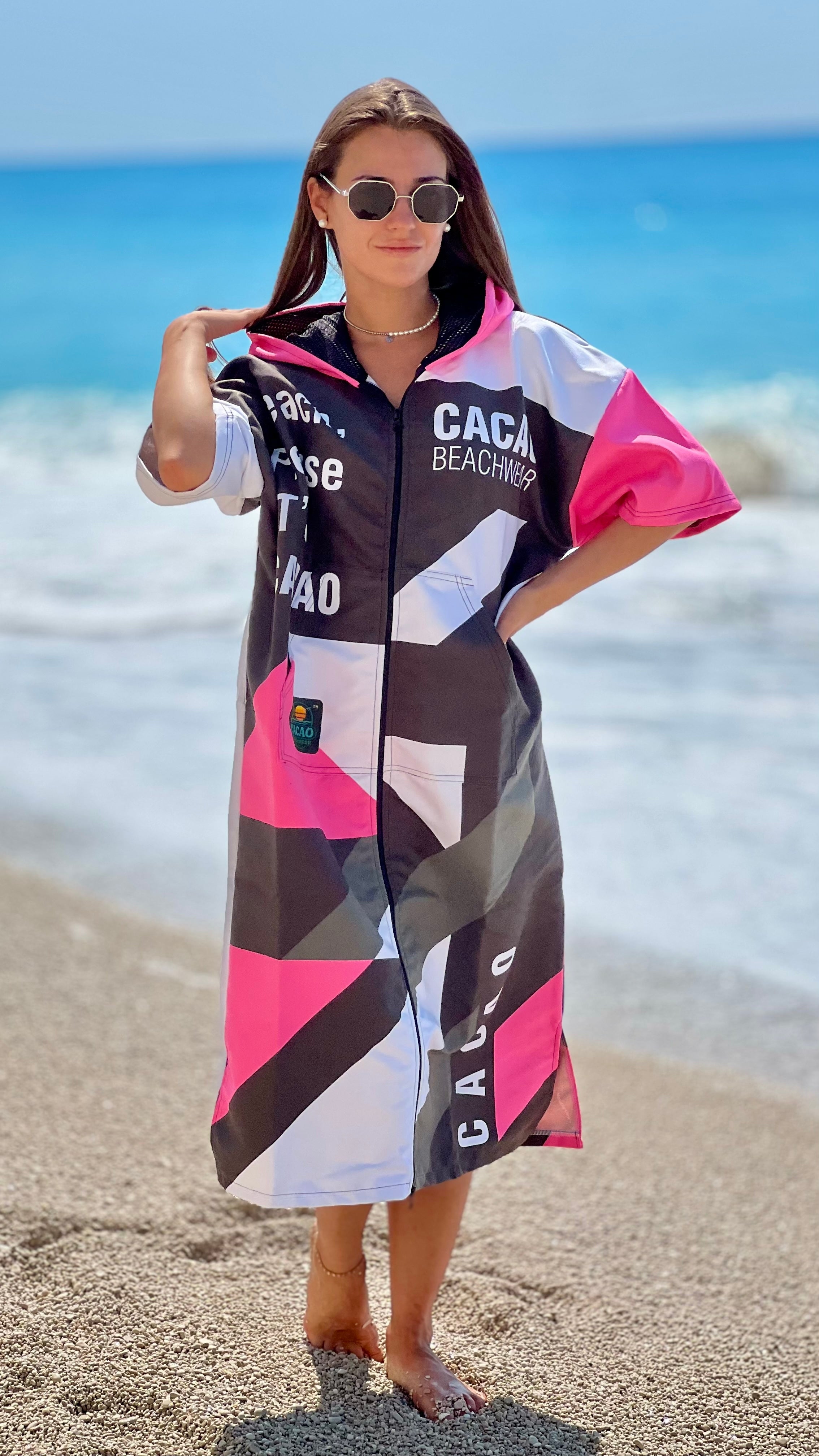 Γυναικεία πόντσο θαλάσσης Solar Vibes Pink NanoDry Ultra™ πετσέτα με κουκούλα, φερμουάρ και τσέπες – CACAO Beachwear™