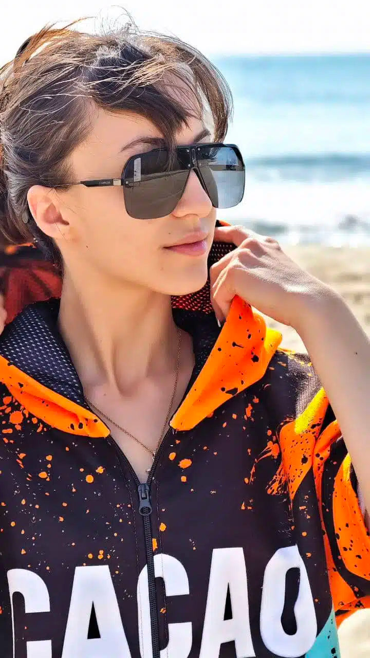 Γυναικεία πετσέτα θαλάσσης Blue Spirit με κουκούλα, φερμουάρ και τσέπες – CACAO Beachwear™